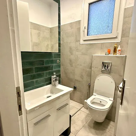 Mit 2 Schlafzimmern, Strandnaehe & Voll Ausgestattet